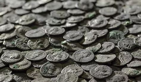 Descubren un tesoro de casi 200 monedas romanas en perfectas condiciones enterrado en Italia